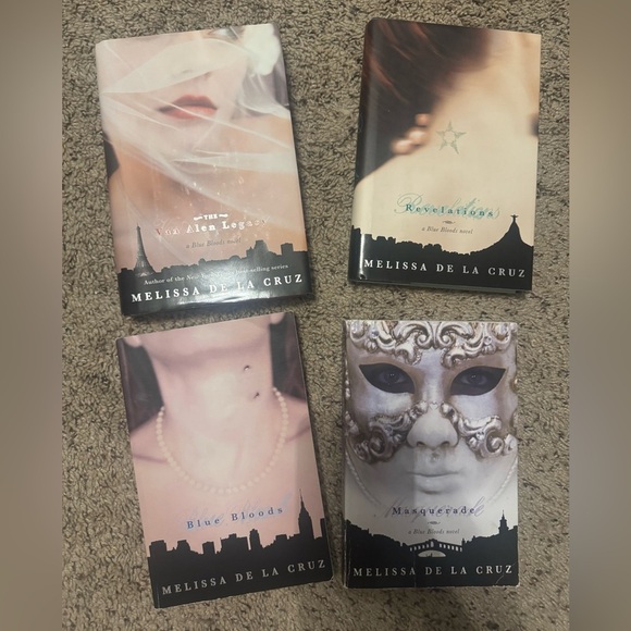 Blue Bloods by Melissa de la Cruz books set of 4 - Picture 1 of 15